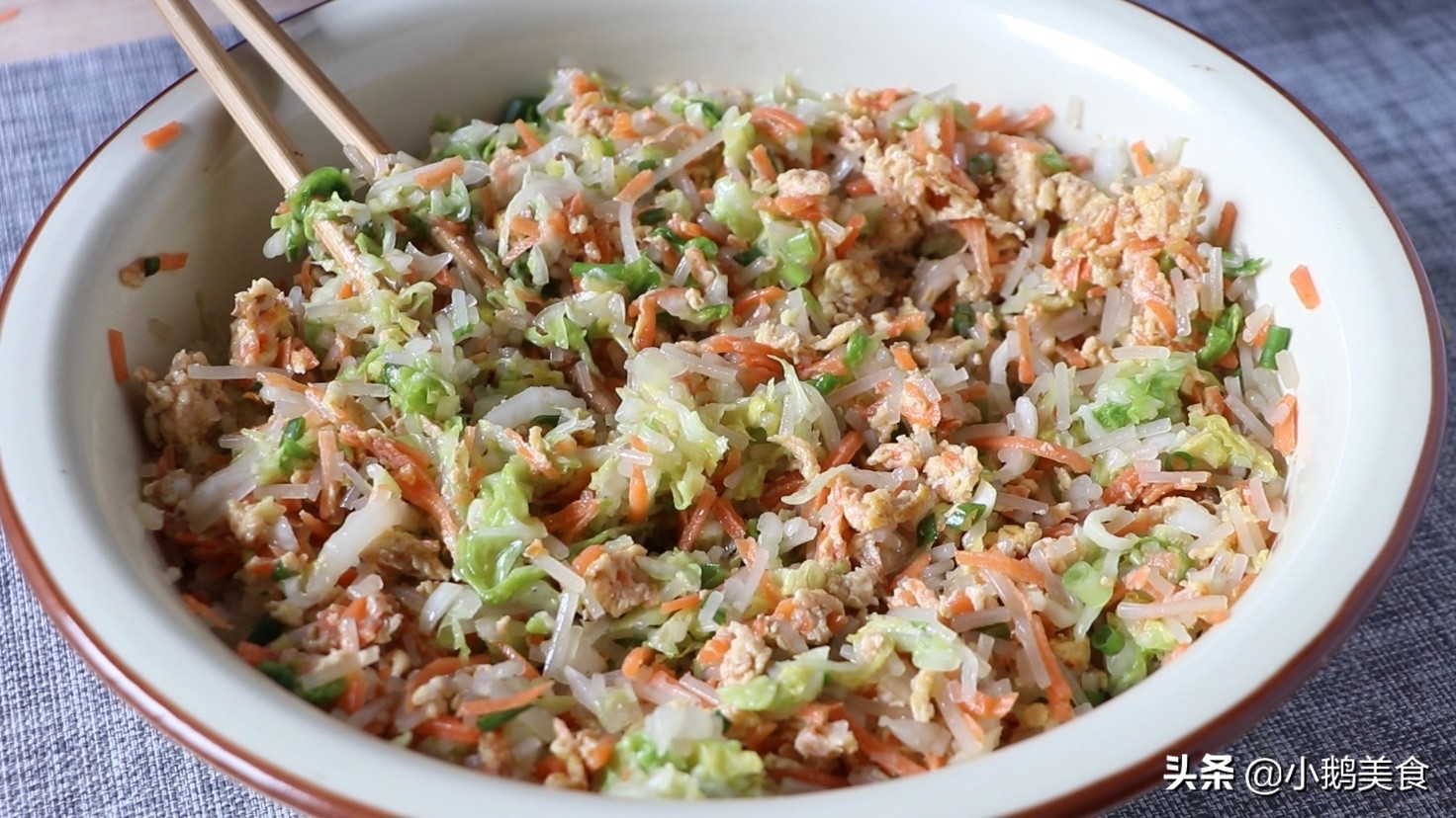 烙饼的关键是和面的时候放油,家常烙饼怎么和面又软又好吃