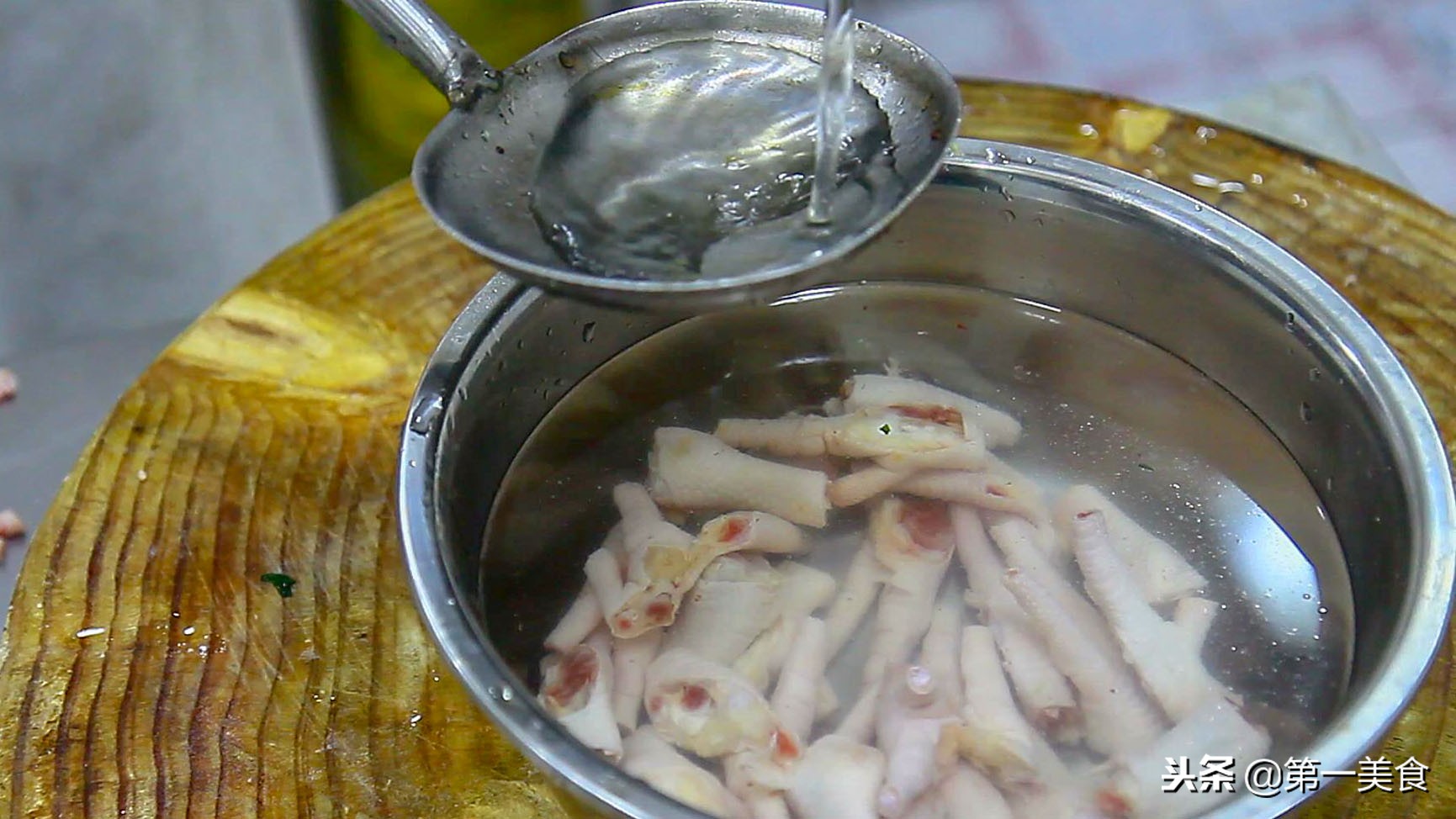 厨师长教你做泡椒凤爪,泡椒凤爪的做法厨师秀