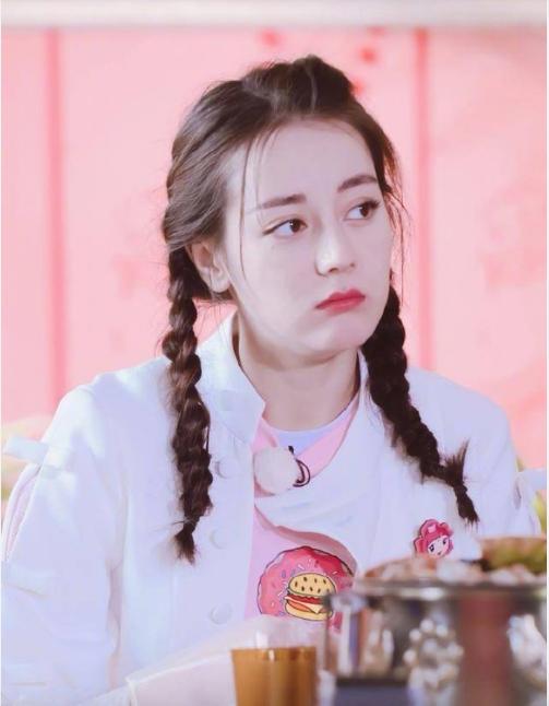 明星都在梳的麻花辫马尾 (哪个女明星的麻花辫惊艳到了你)