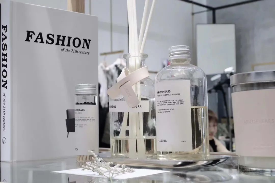 谁说服装店不行了？这个低调的女装却悄悄地开了1200多家店