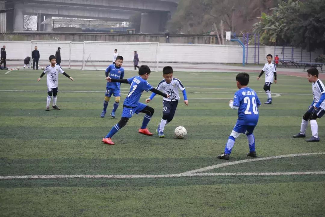 脚下过才叫真本事新希望俱乐部足球小将们出击！