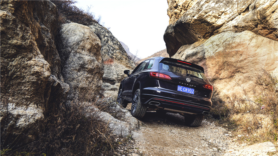 全新一代途锐对比全新一代宝马,全新大众途锐