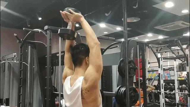 100斤瘦子增肌哑铃训练,哑铃垫高蹲练大腿内侧增肌