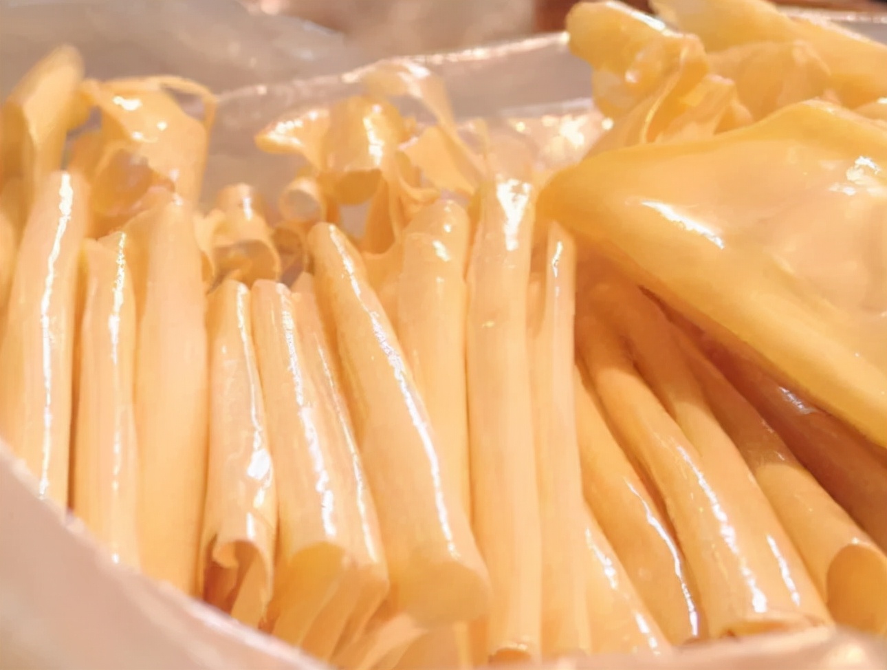 云南大理乳扇沙琪玛，酥松绵软，乳香四溢，好吃到停不下来