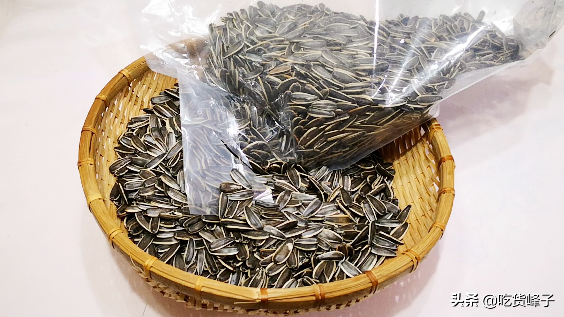 买瓜子哪个口味质量好,瓜子选原味的贵还是五香的贵