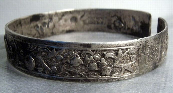 银手镯变色自己在家如何清洁？教你清洁的方法，洗的跟新的一样