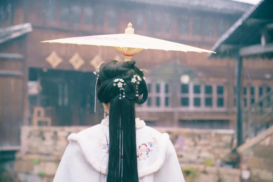 白居易逼死关盼盼的原诗,白居易为何要杀关盼盼