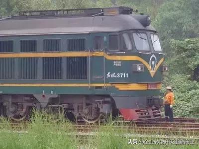 她放弃几十亿家产，用5年的时间打造估值10亿的“最牛茶馆”