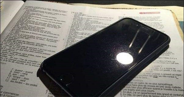 手机不贴膜会造成什么样的影响,手机长时间不贴膜会有什么后果