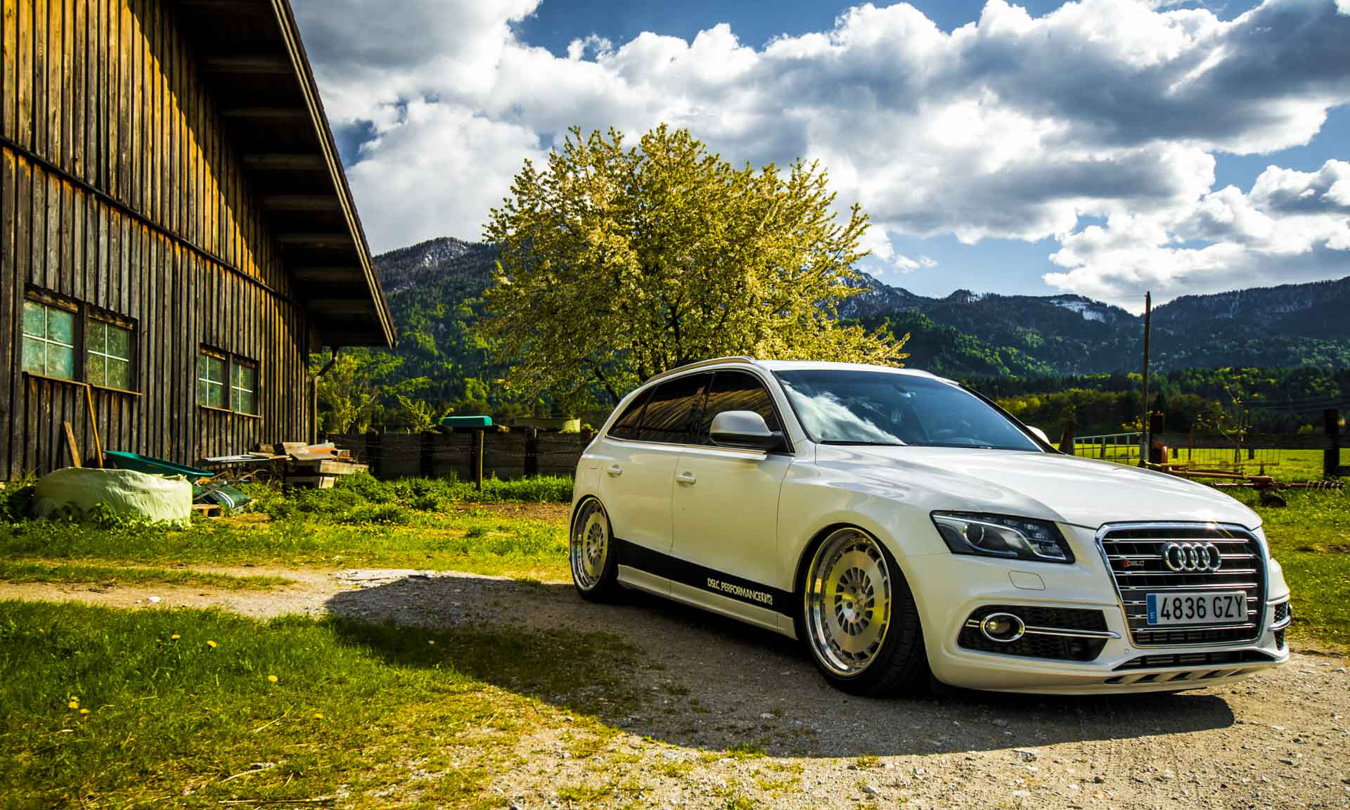 奥迪Q5改装成低趴“大钢炮”，令人着迷的竞技姿态！