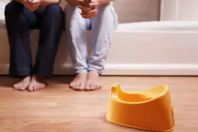 什么方法可以让宝宝不再尿裤子,怎么训练孩子戒掉尿不湿自己如厕