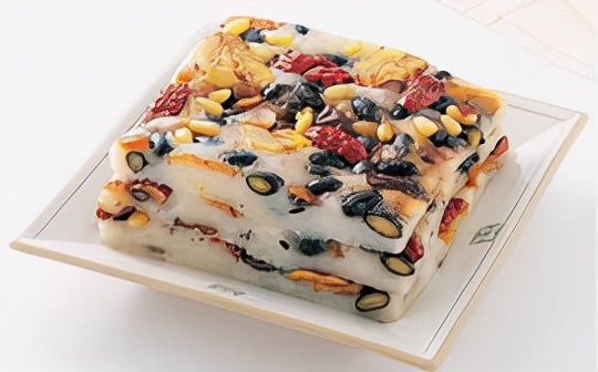 重阳节习俗登高赏秋插茱萸,九月九重阳节赏菊插茱萸