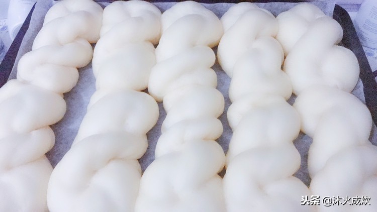 做面包发酵后的面团太湿了怎么办,做面包面团发过了有什么办法