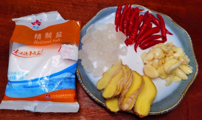 酸豆角怎么腌好吃还能放的时间长,酸豆角能直接用醋腌吗