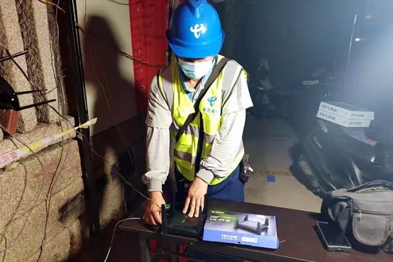 冲在抗击疫情第一线,冲在前线守在一线