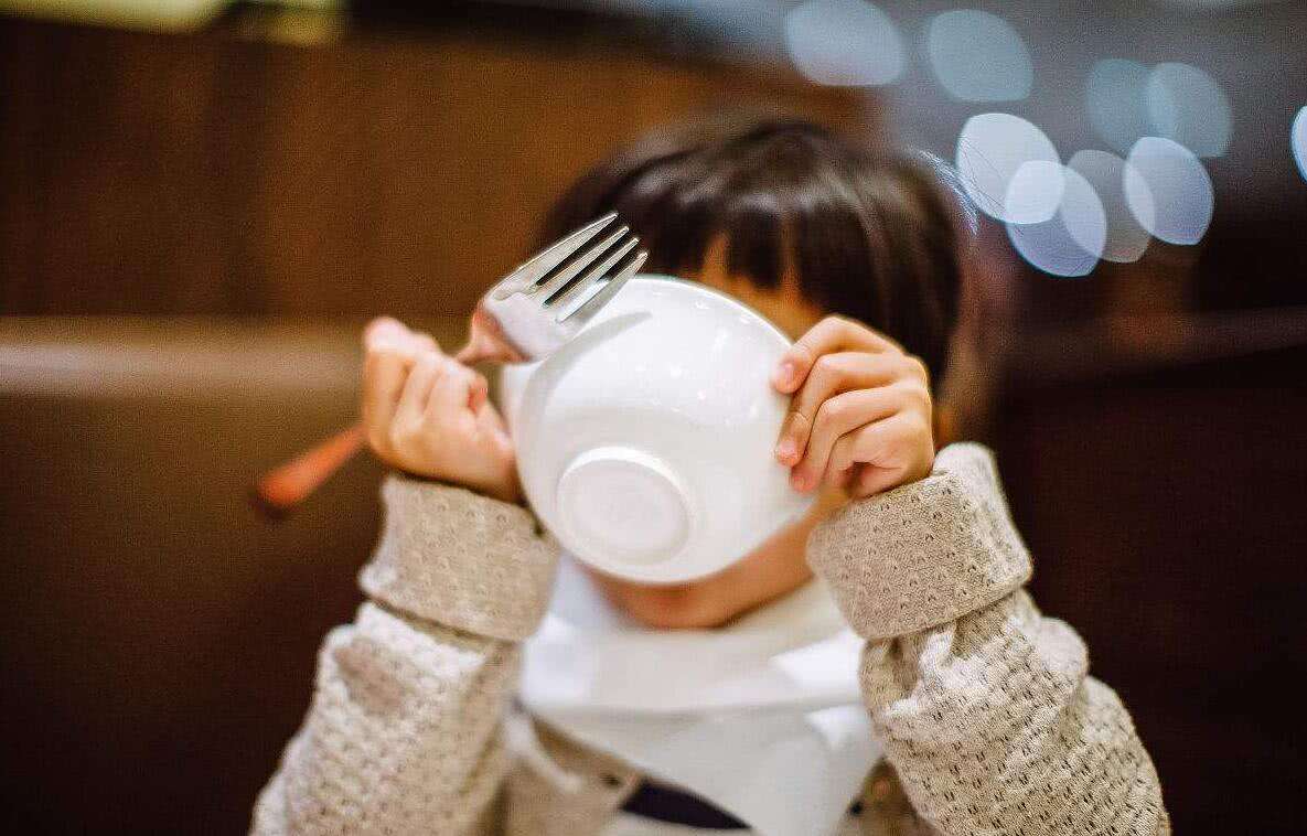 孙怡吐槽2岁女儿大胃王，一人吃一只大龙虾，孩子能吃这么多虾吗