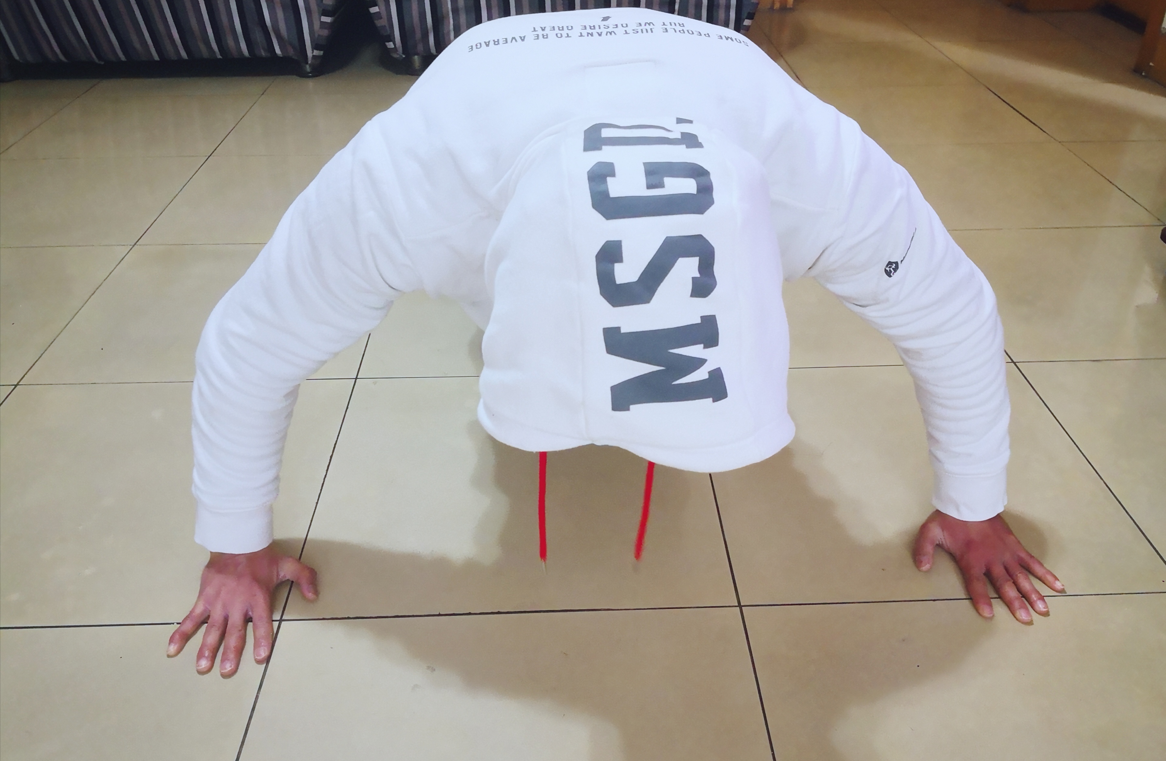 标准俯卧撑到底怎么做才对,标准俯卧撑如何才能学会