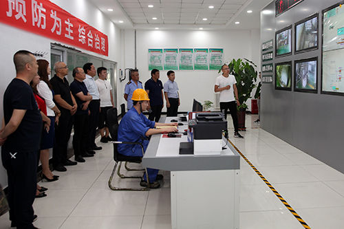 雷霆行动丨食药安全社会共治格局凸显企业自律主动自查积极响应包头市市场监管局“绿色”销毁超期冷冻食品