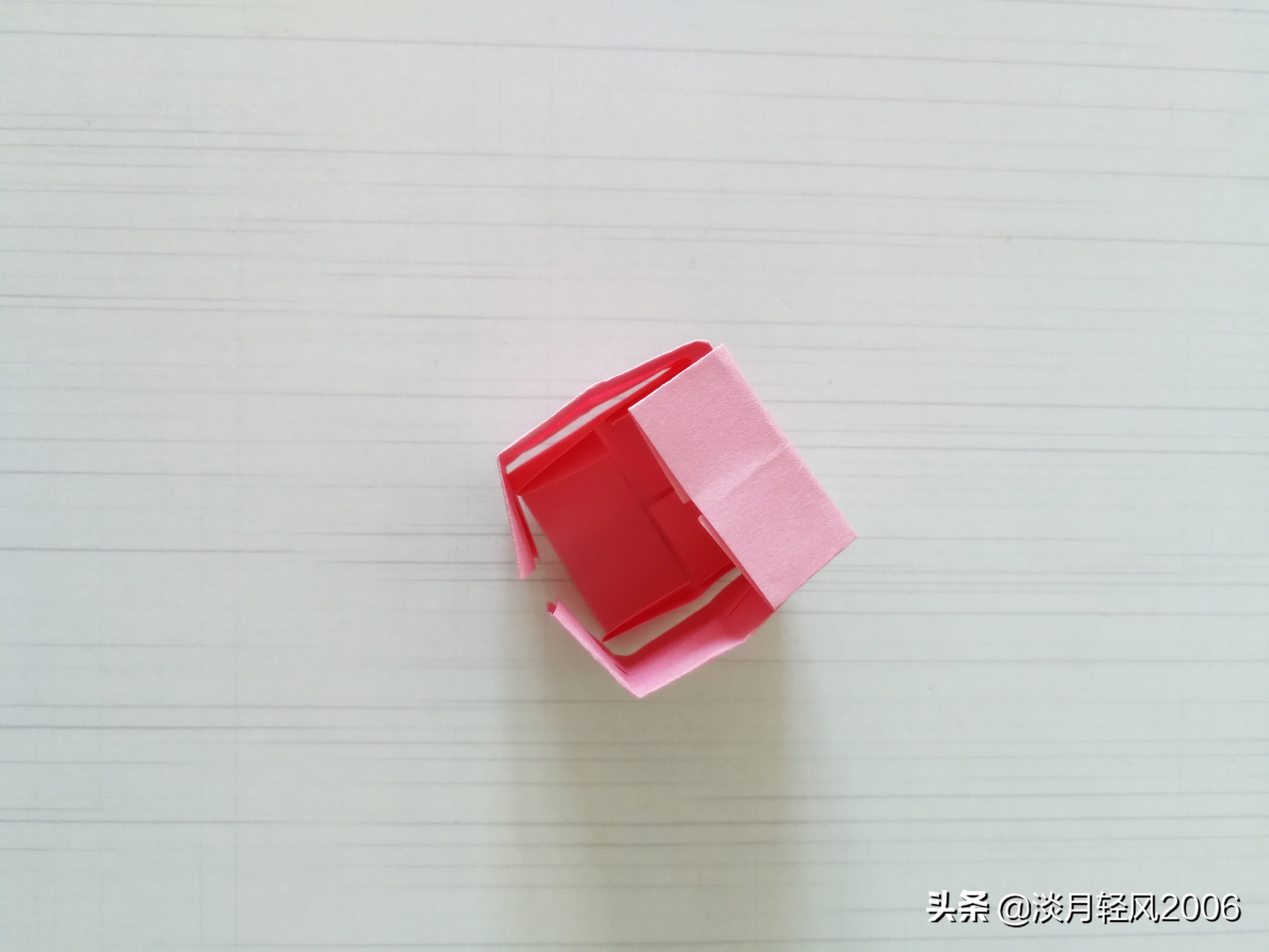 用小方块纸做一个手工,用纸怎样做一个小立方体