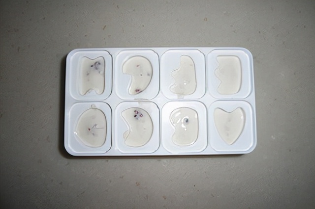 蔓越莓酸奶冰格制作,蔓越莓牛奶冰棒人参果制作