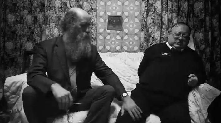 《人体蜈蚣系列》:从全彩到黑白默片重口味背后的荒诞剧情