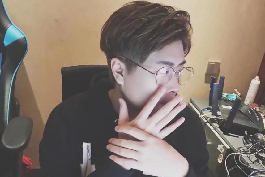 斗鱼一哥卢本伟现在还直播吗,斗鱼卢本伟直播回放