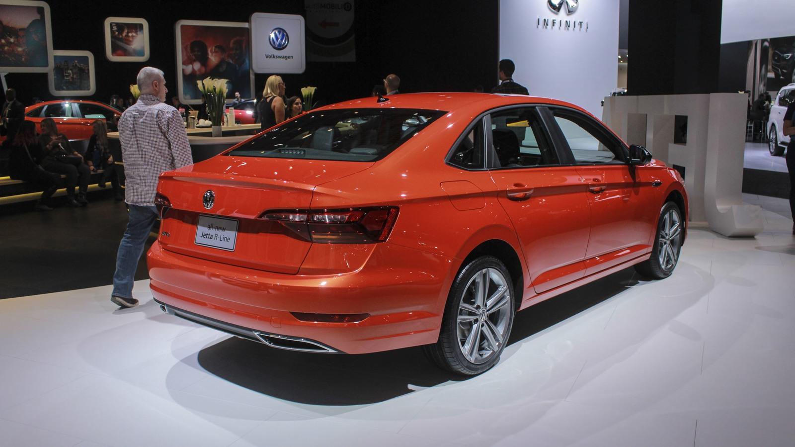 为什么同配置迈腾比帕萨特贵,迈腾与速腾1.4t哪个更值得买