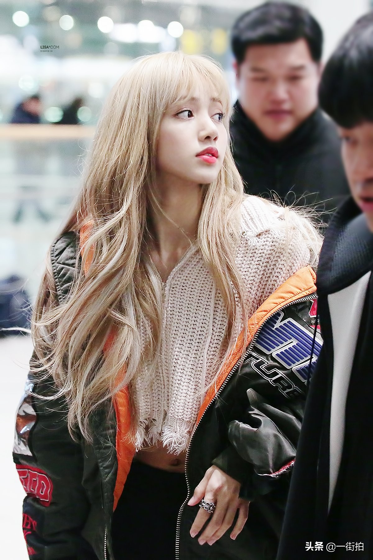 lisa超短裙穿搭,lisa伦敦百褶裙