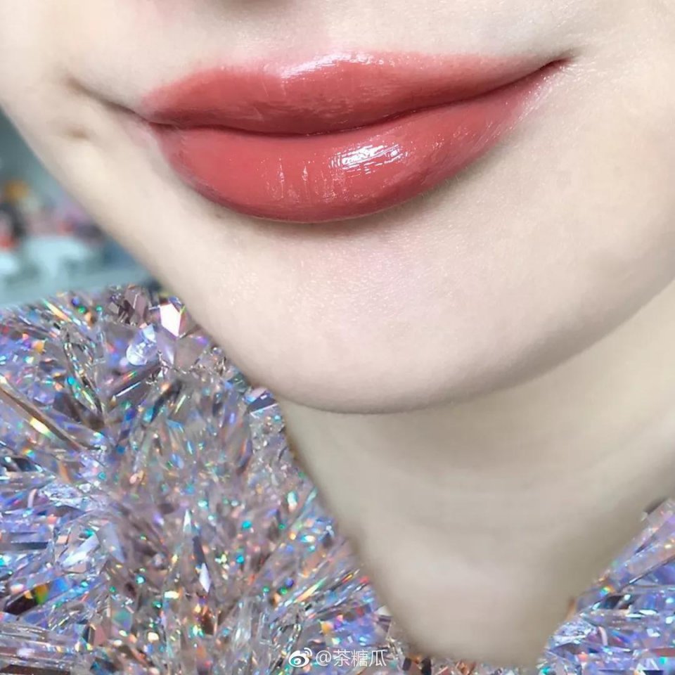 快买了这只口红来人间水蜜桃学院报道！