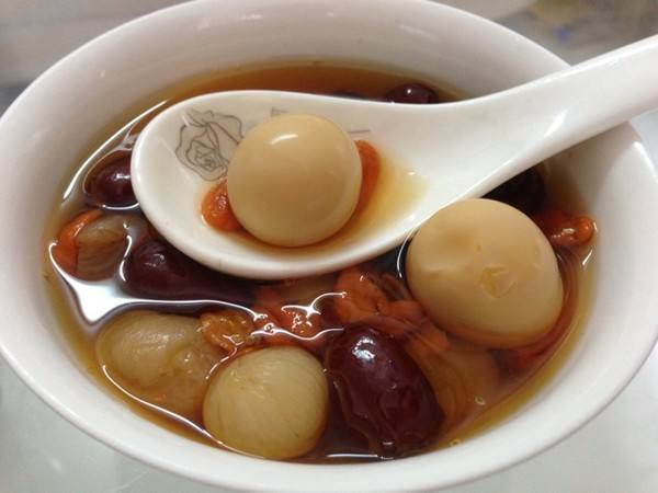 鹌鹑蛋被誉为“卵中佳品”，但医生再三忠告：这1类人一口都别碰