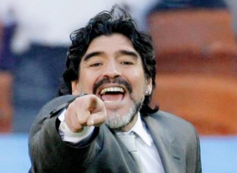 球王马拉多纳陨落,马拉多纳去世球场哀悼