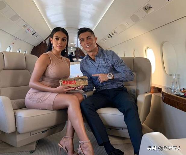 C罗花式过人教学足球,c罗花式颠球视频尤文