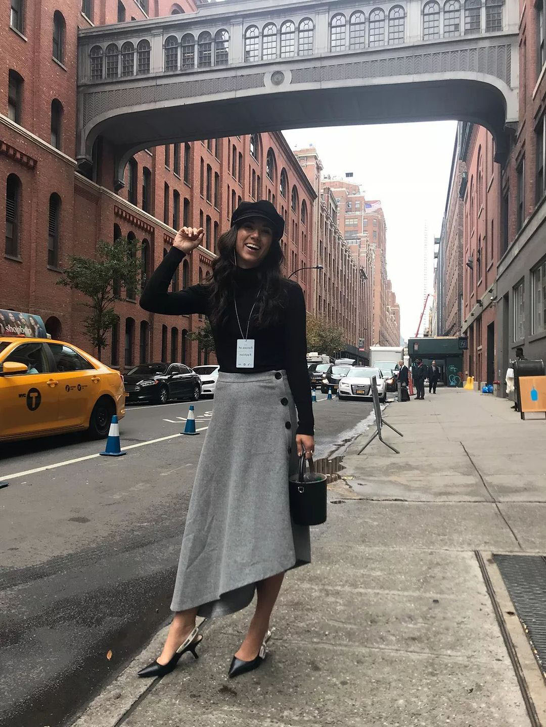 春夏经典款时髦大容量水桶包,今年流行的水桶包包