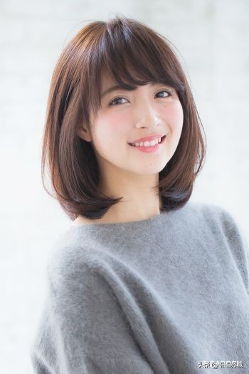 短发型显年轻又好看,显年轻的中短发型