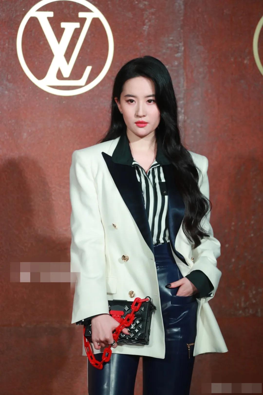 lv短袖金晨,杨采钰金晨刘亦菲宋祖德