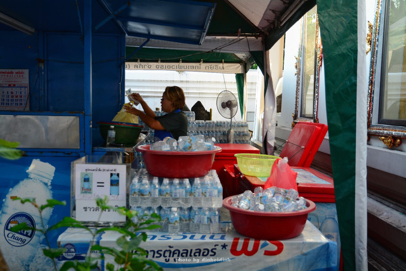 曼谷卧佛寺庙在哪里,曼谷卧佛在卧佛寺里面哪里