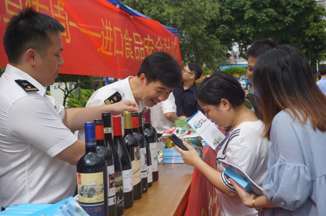 海珠|厉害了,海关人员手把手教你辨真假!再也不怕买到假的“进口”奶粉、葡萄酒啦~