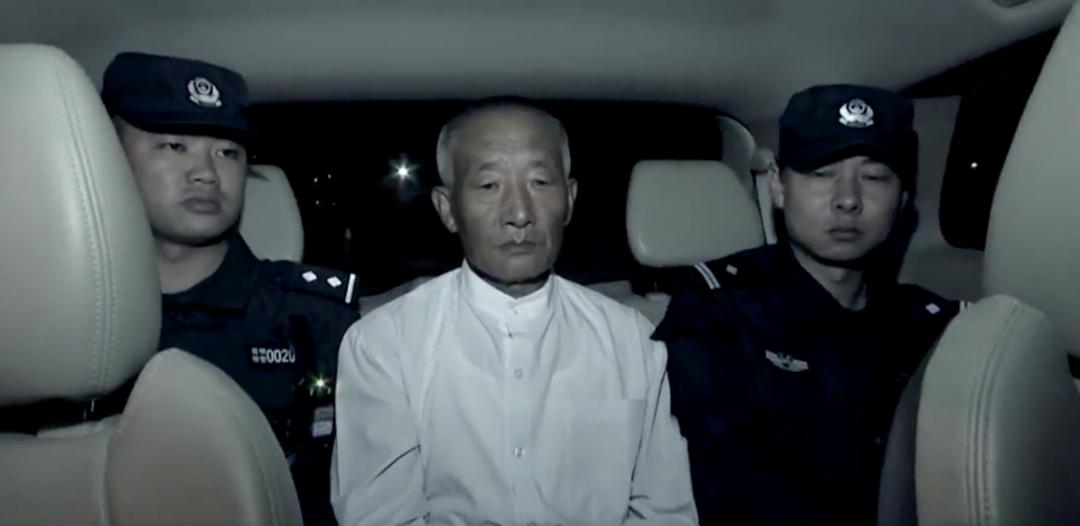 银行行长逃亡22年藏身寺庙卖咸菜,银行行长藏身寺庙