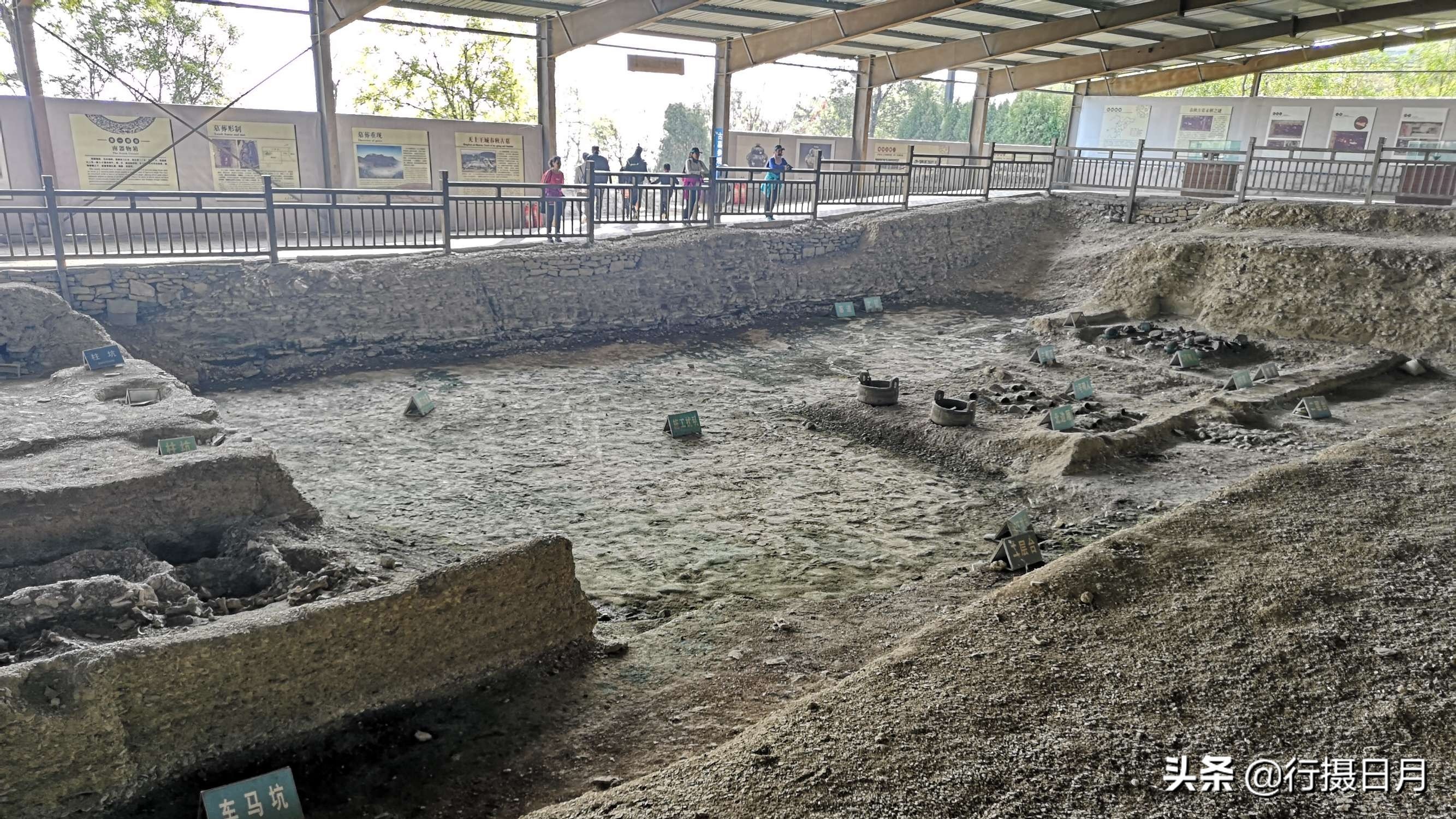 天上王城岩壁,神秘古国天上王城探秘2古墓解密