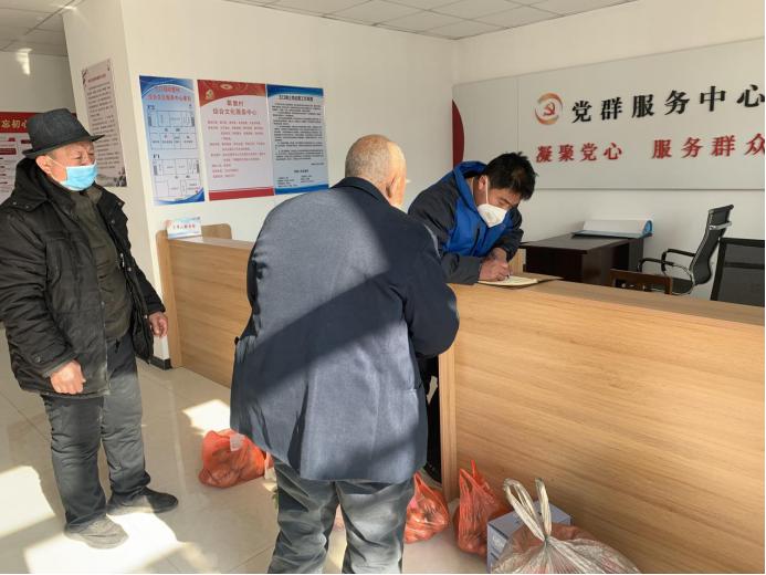 党旗飘扬在抗击疫情的一线,党旗在抗疫一线飘扬