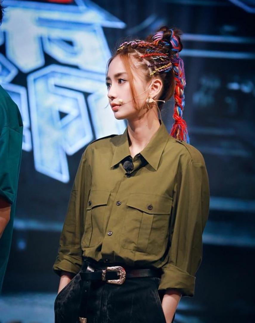 杨颖最新穿搭照,杨颖最新一期的造型