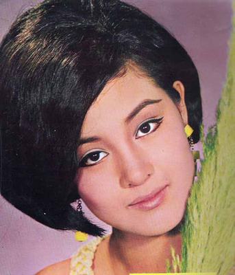 她是邓丽君的闺蜜，26岁嫁豪门，斗小三43年，丈夫去世继承了70亿