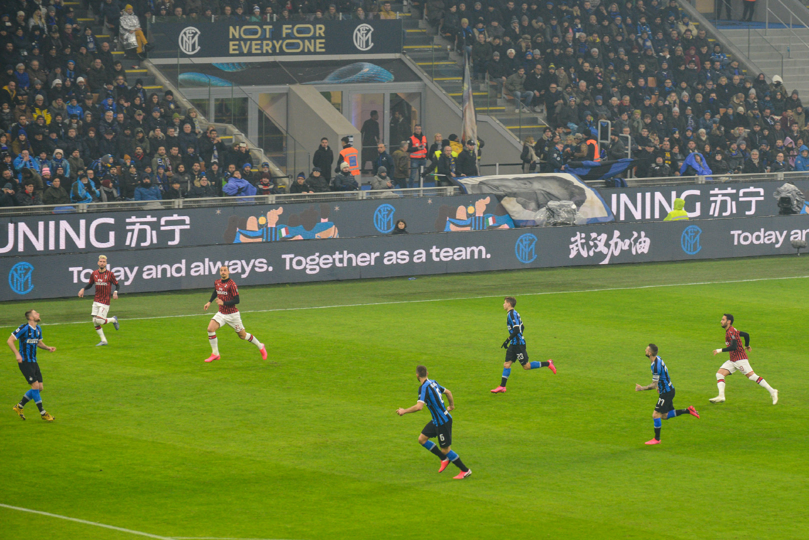 这份荣耀属于所有内拉！国博馆永久收藏国际米兰“中国加油”球衣