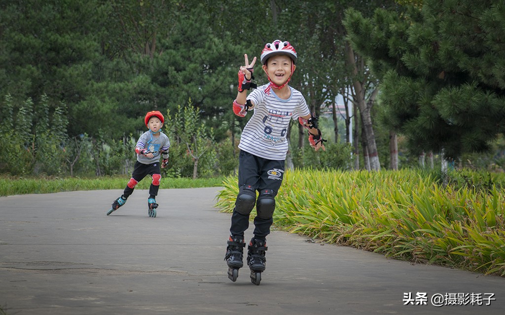 儿童轮滑火热进行中,3-6岁儿童花样轮滑