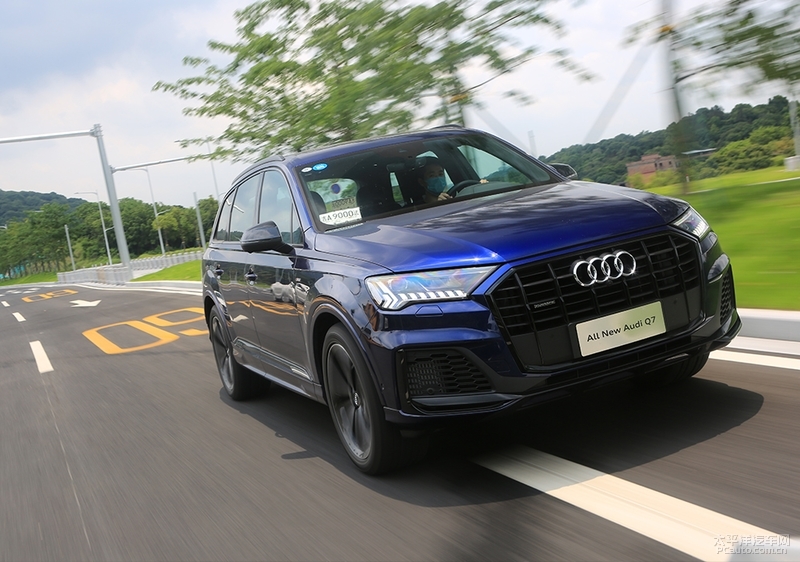 大气硬朗的设计新款奥迪q7实车,想要豪华suv极致性能就选择奥迪q7