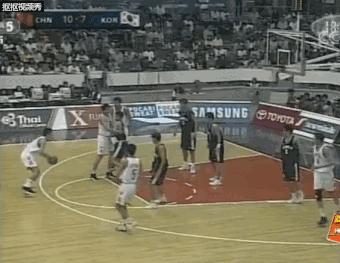 打球不要命！右胯撕裂性骨折十天就回归！要论中国最强3D他够资格