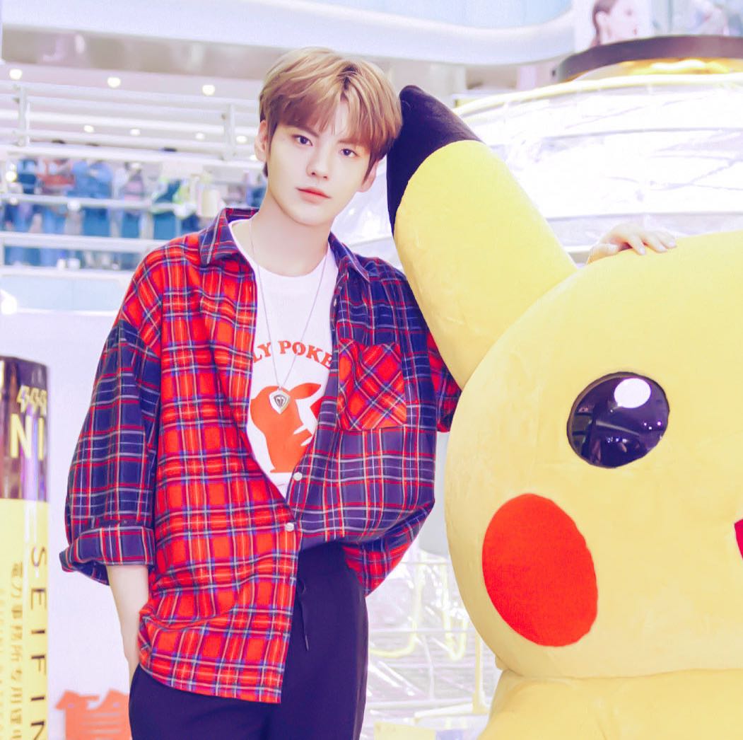 吴宣仪粉丝欺软怕硬，手撕师弟咄咄逼人，遇到郑爽却怂了