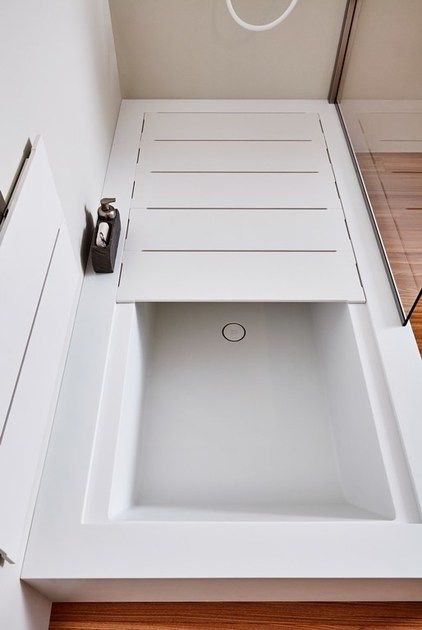 这招高！浴缸埋地下，上面铺木栅栏装花洒，从此淋浴、泡澡2不误