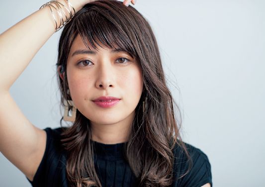 剪了个新刘海后，美颜滤镜我都删了