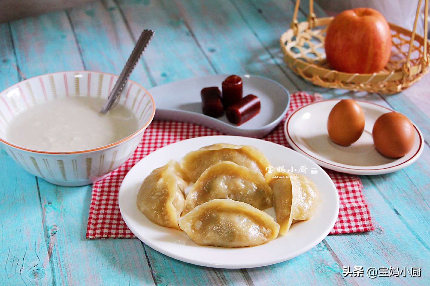 蒸饺皮硬，是你和面的水没用对，照着做，软乎乎，放一天都不硬